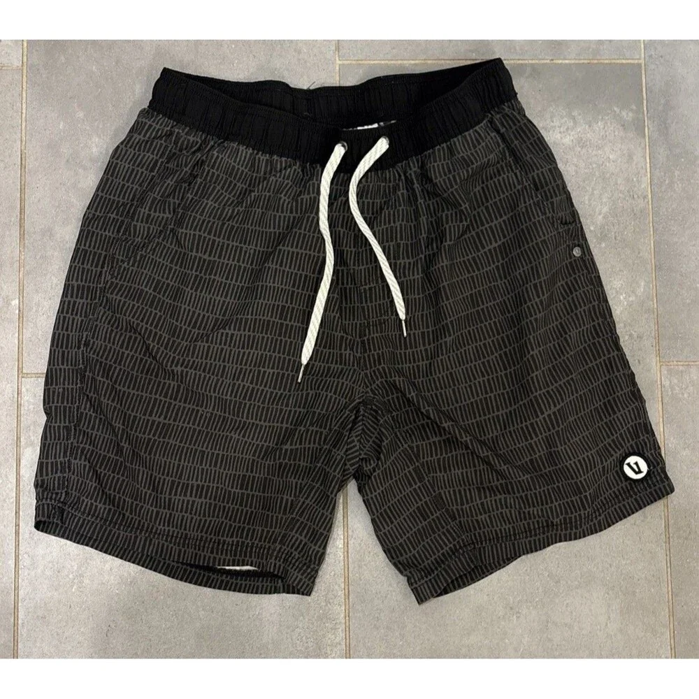 Vuori Shorts Mens L Gray Striped Kore Unlined Drawstring Running Gym v302